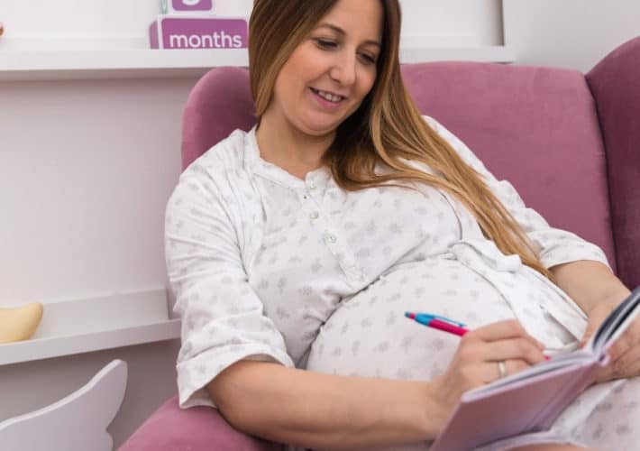 Pregnant mom will get paid to write