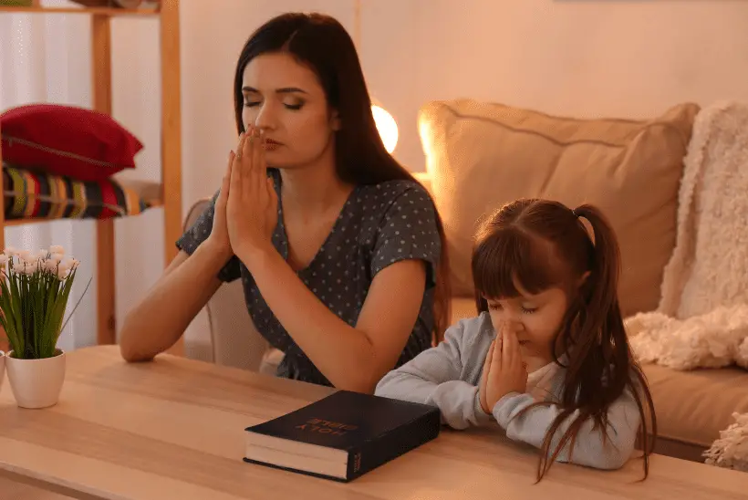 mom and child praying
