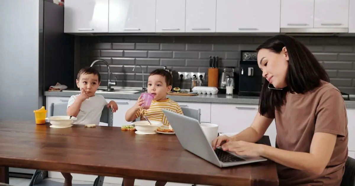 24 Fantastic Ways for a Single StayAtHome Mom To Earn Money