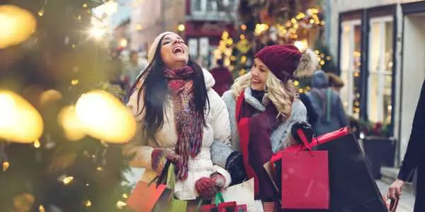 women earn  quick cash for Christmas